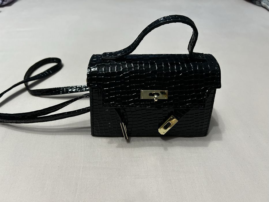 Дамска черна чанта