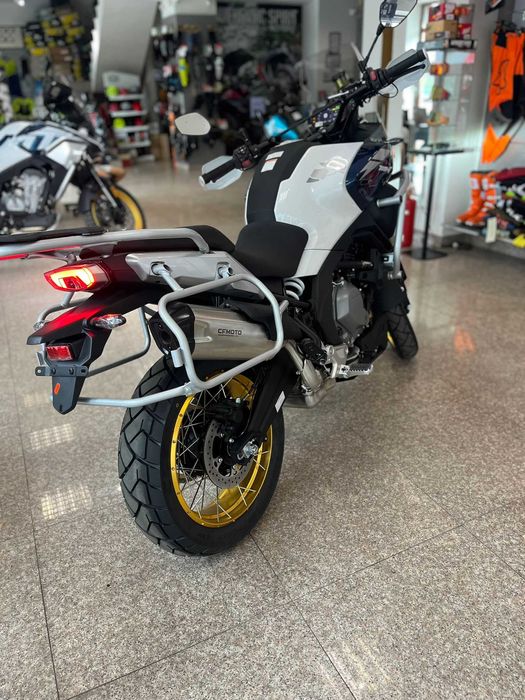 Motocicleta enduro-touring CFMOTO 700MT ABS