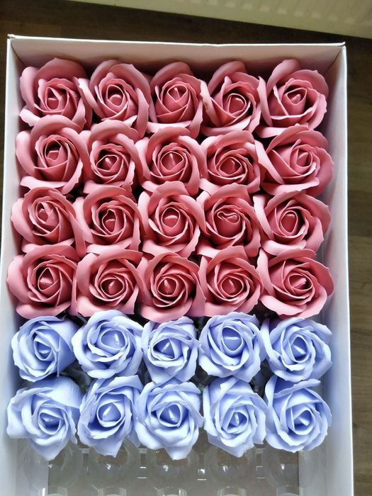 Trandafiri de săpun simpli sau mixt într-o cutie sunt 50 buc