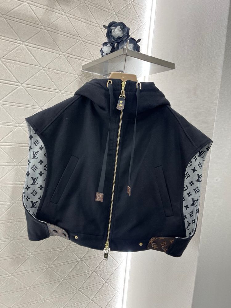 Жилетки Chanel, LV