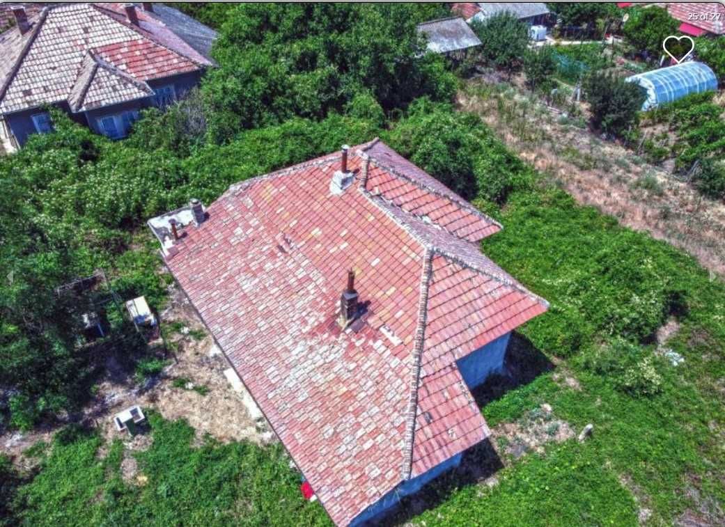 Продава 100 м2 къща с 1200 м2 двор в хубаво село, на 2 км от Дунав