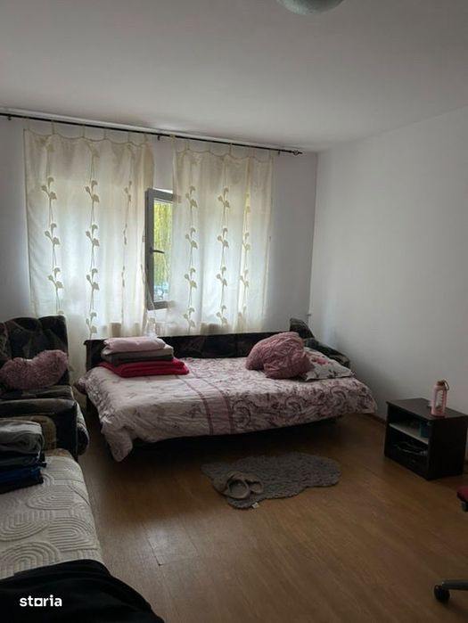 Obcini-Apartament 3 camere decomandat,et.1 cu centrala,99000E.