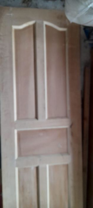 Продам дверное полотно 60 см. Глухое  и стеклянное  . Двери не крашен