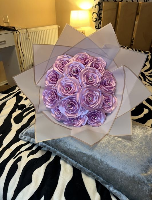 Buchet 15 trandafiri de satin cu diamante