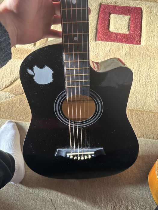 Гитара сатылады бағасы 25 к