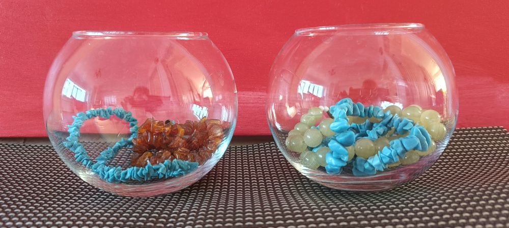 Продам две стеклянные вазочки под бижутерию