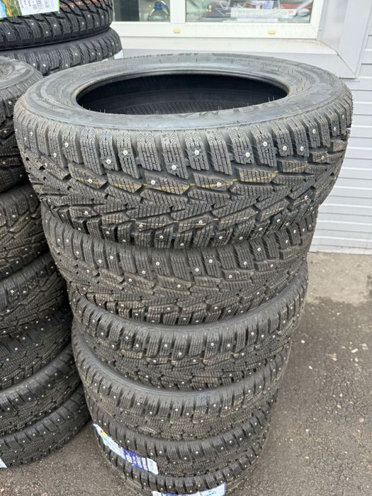 Продам резину абсолютно новую Delmax 215/60/17