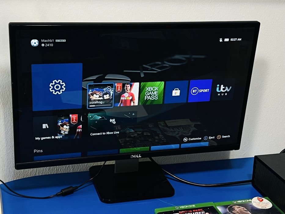 Vand Xbox One 500GB + 2 Jocuri