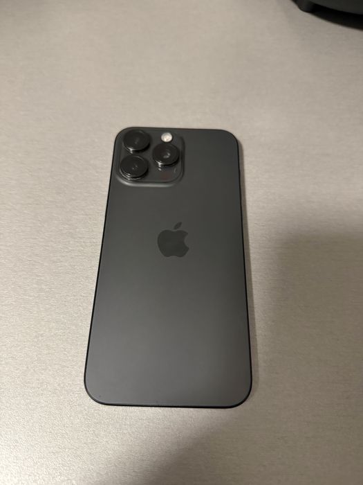 Vand 15 pro max in stare impecabila