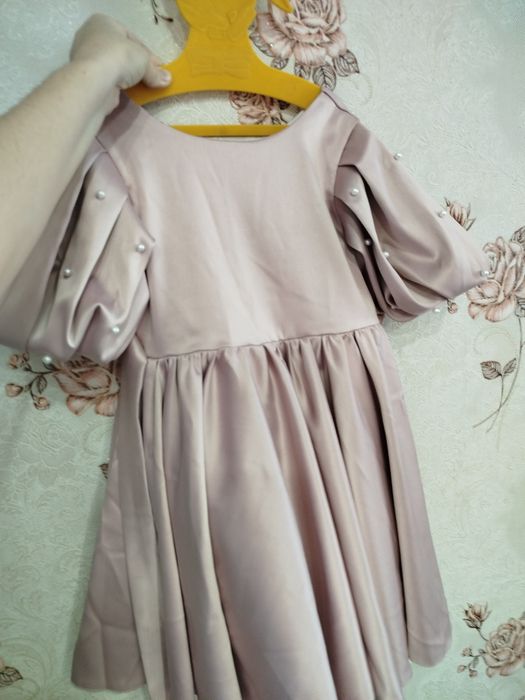 Продам 2 платья для девочки