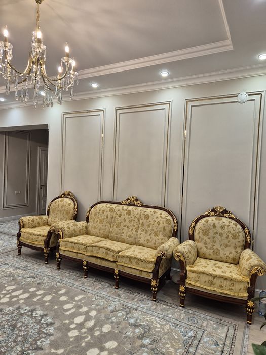 Продам диван и два кресла