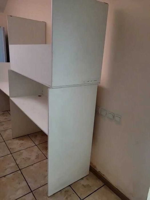 Письменный рабочий стол , белого цвета