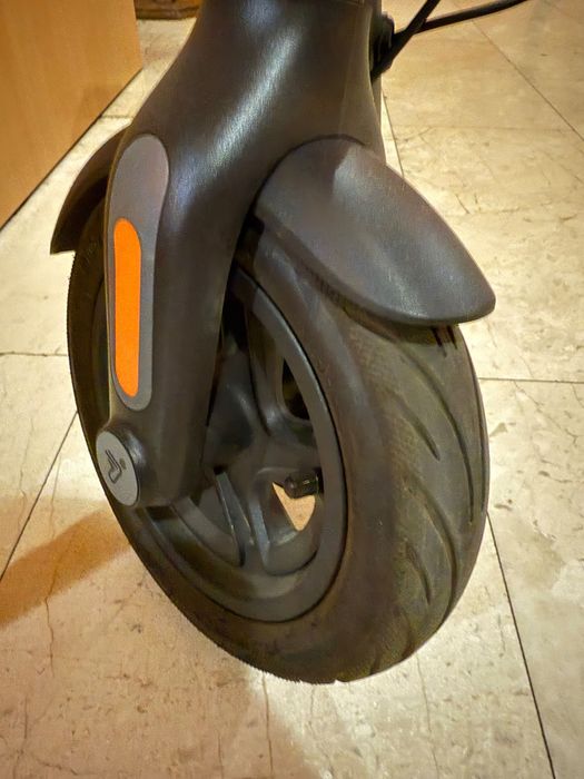 Продавам Ninebot KickScooter F2