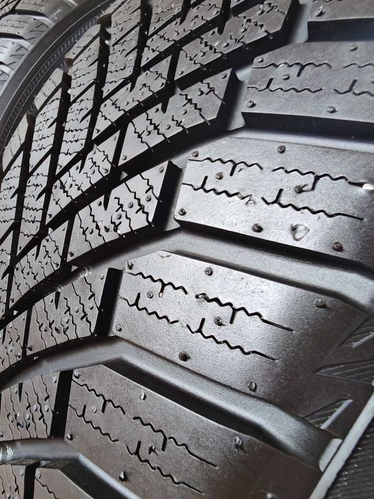 YOKOHAMA 235/45/18 Зимни гуми