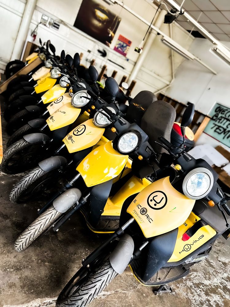 Vindem scutere electrice 190€