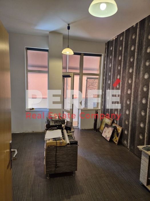 Продава се Тристаен апартамент в Бургас, Възраждане - 104 кв.м за 1375 €/кв.м - Снимка #4
