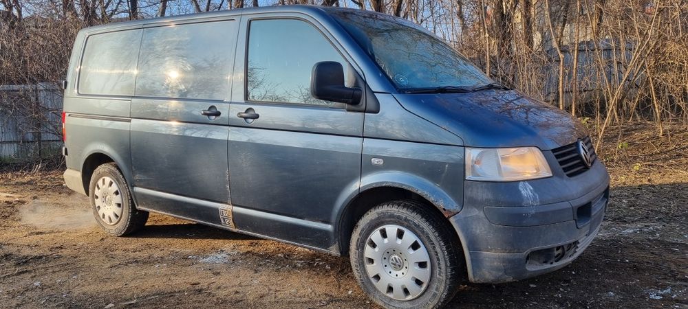 Doua Volkswagen Transporter T5
