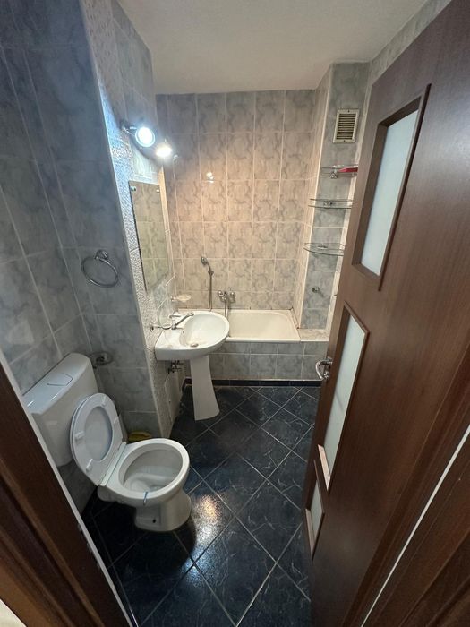 Apartament 4 camere, 2 bai, balcon, garaj, et 2/9  Tudor