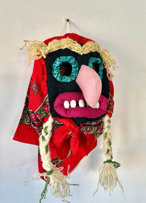 Măști de anul nou/Masca de anul nou/Babute