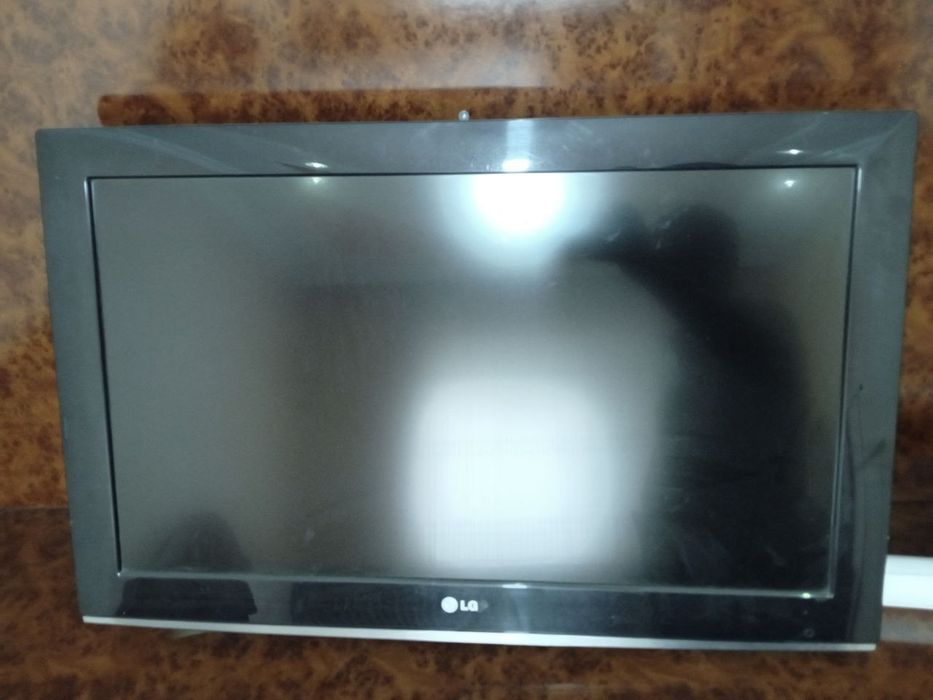 Продаётся LG 32LK330 срочно сотилади оригинал корейский 2011 года