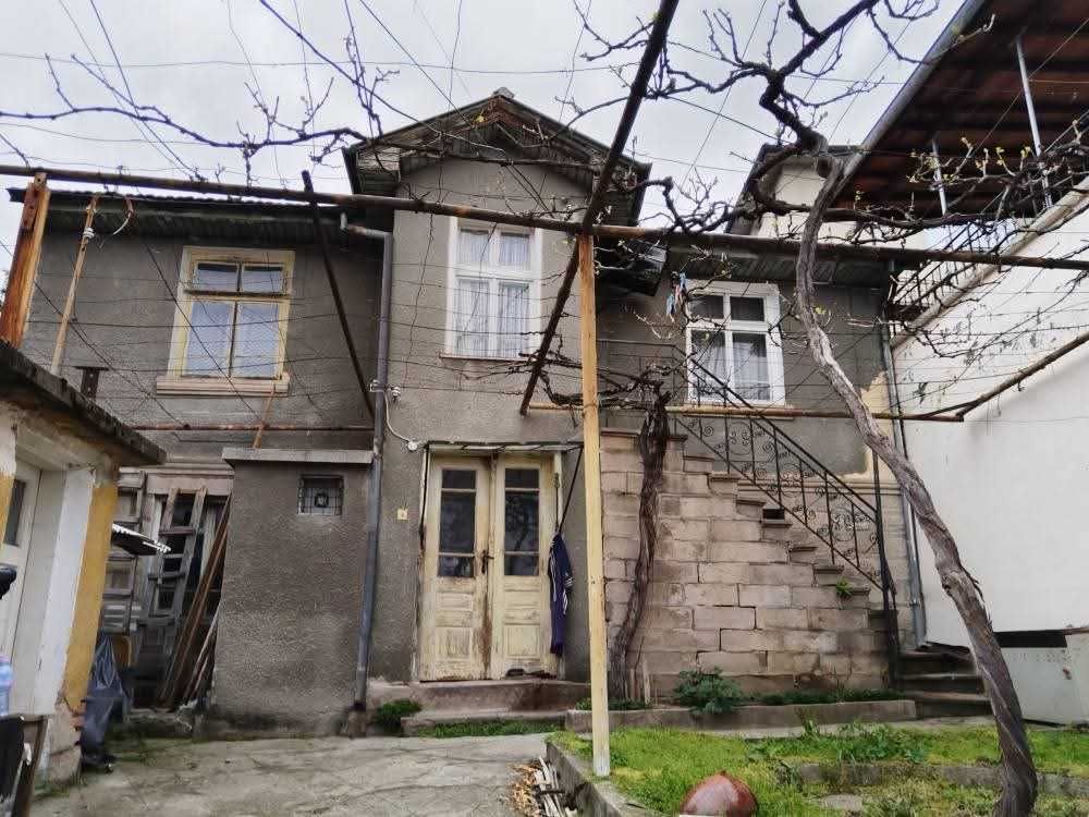 Продава къща в гр.Пещера