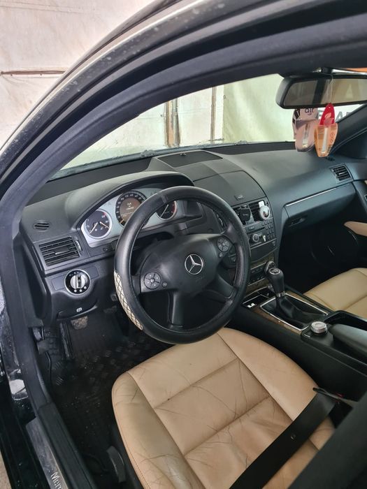 Vând Mercedes c 220