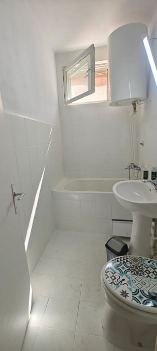 Vand apartament in Mangalia cu balcon.