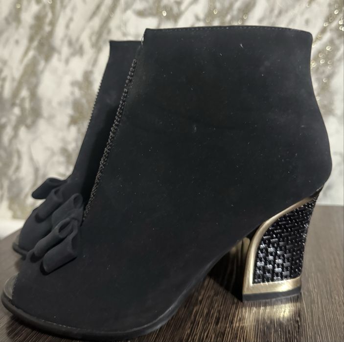 Продам Ботильоны на небольшом каблуке