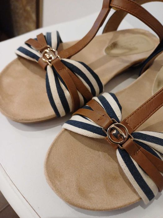 Дамска чанта Aldo в комплект с обувки Tommy Hilfiger