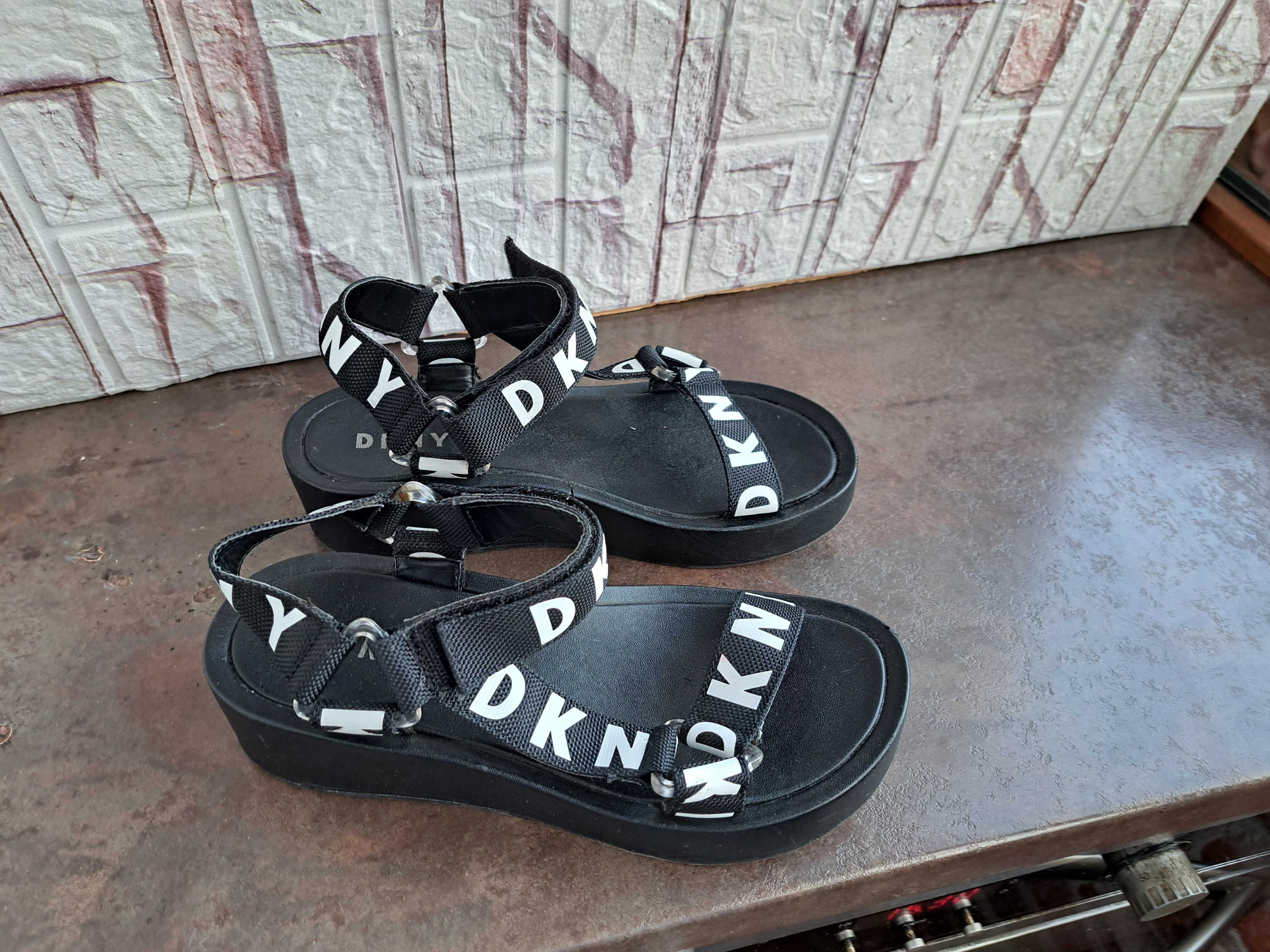 дамски сандали DKNY.летни обувки,отворени сандали на платформа ном. 38