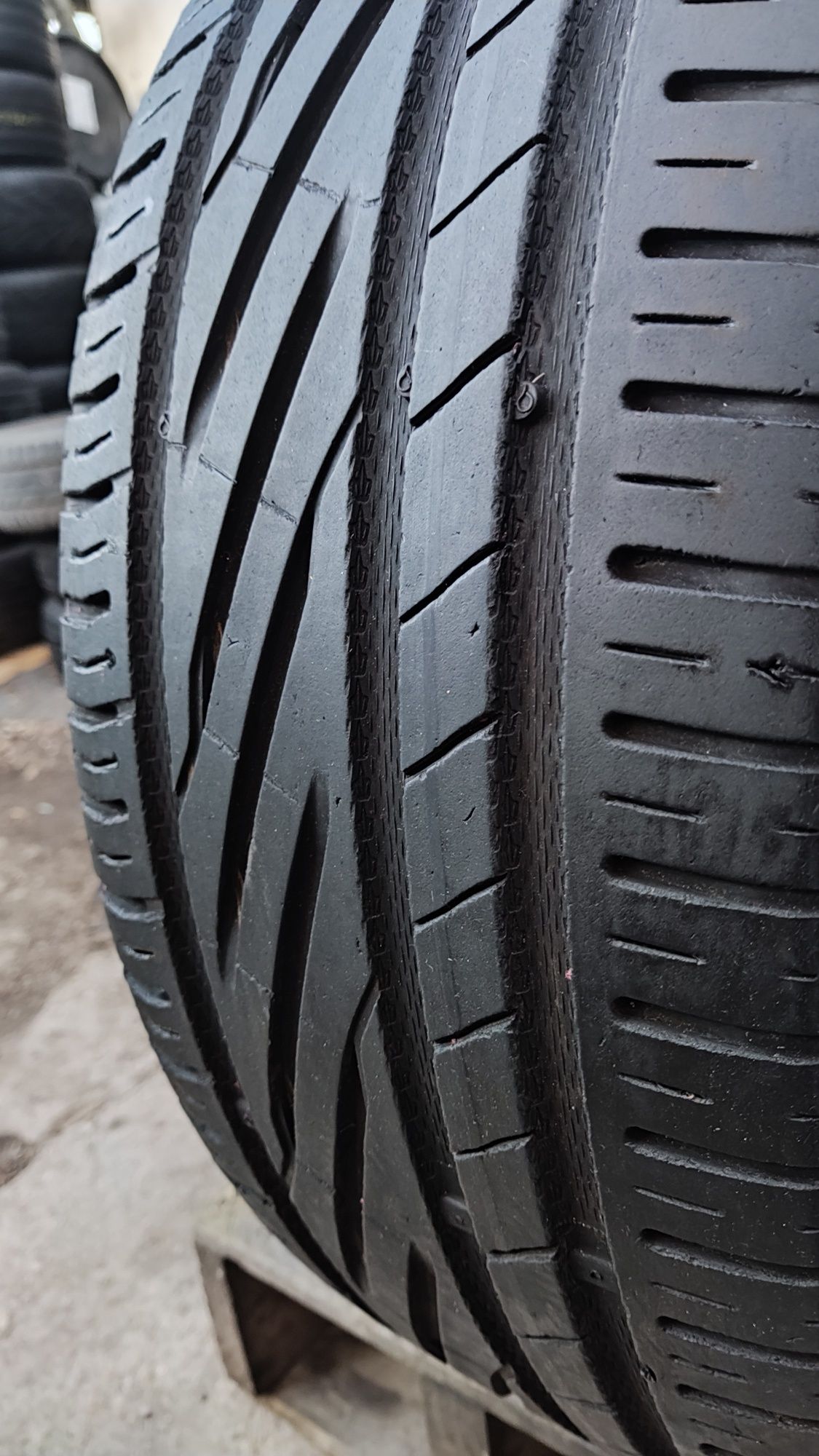 2бр летни гуми 215/55/17 Uniroyal Rain Sport 5
dot4919
6+mm грайфер
Мн