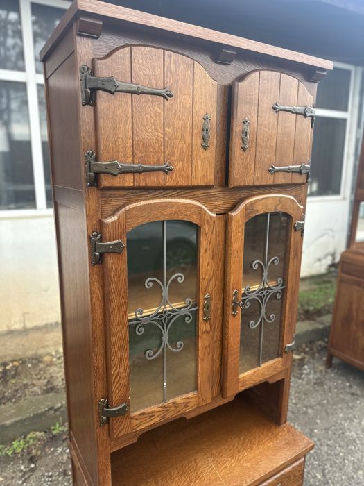 Масивен шкаф/витрина от дъб
