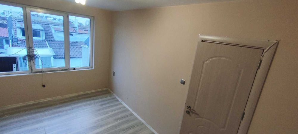 Tристаен апартамент под наем Централна поща Бенковска