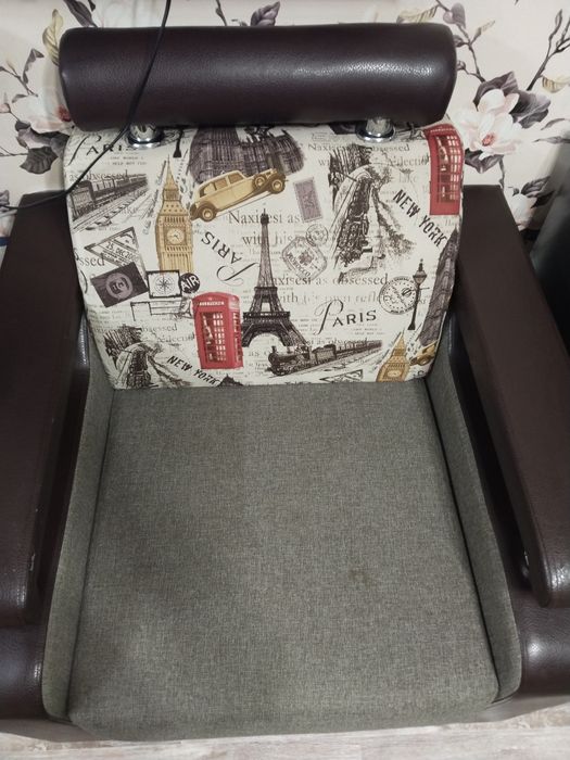 Продам одно кресло в хорошем состоянии внизу есть ящик для белья!