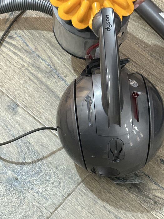 Aspirator Dyson Ball dc 33