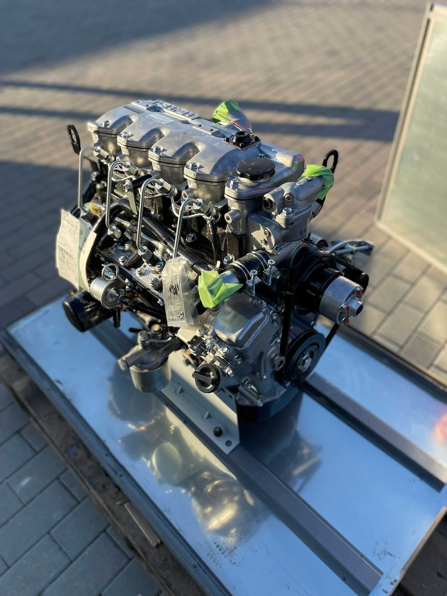 Motor Isuzu 4LE1 NOU cu garantie - piese motor Isuzu