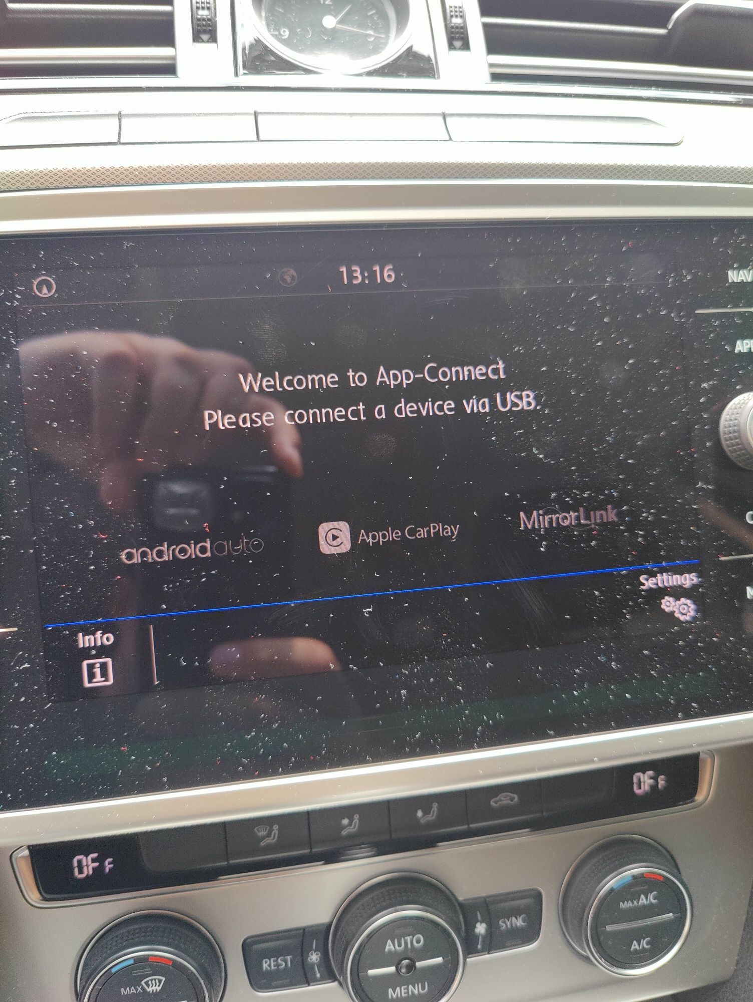 Отключване на Apple CarPlay/Android Auto/MirrorLink