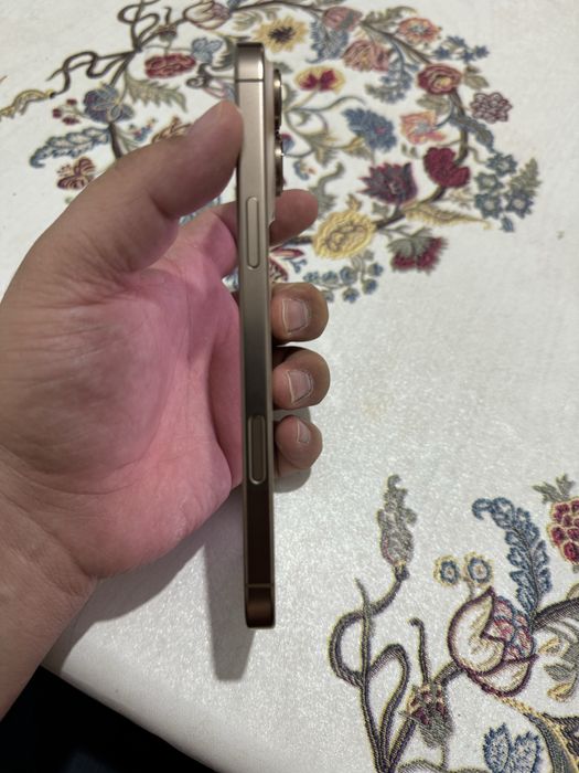 Iphone 16 pro max gold