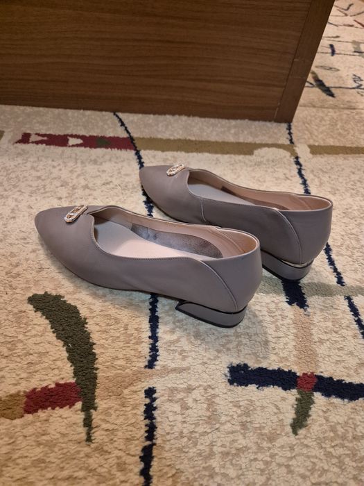 Vând pantofi comozi