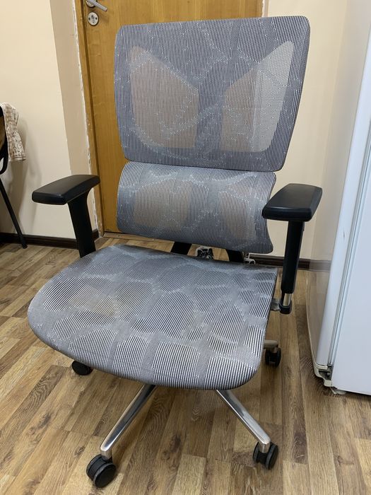 Кресло офисное серый