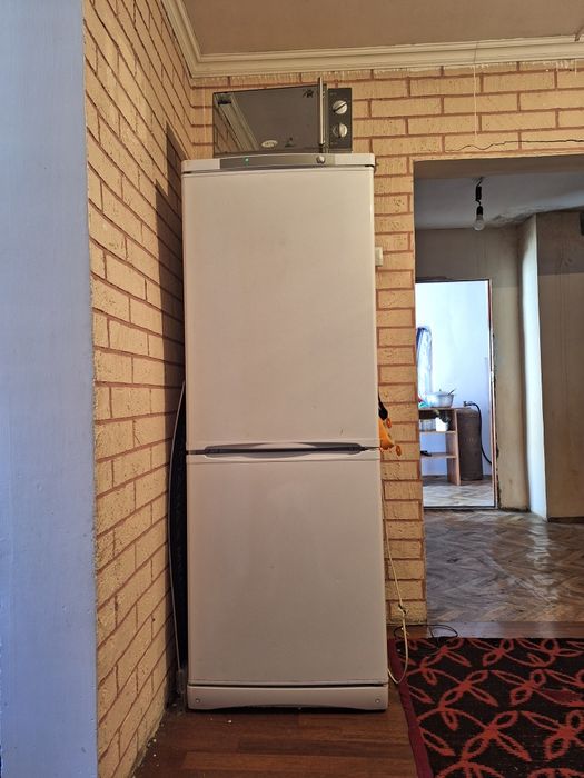 Индесит холодилник