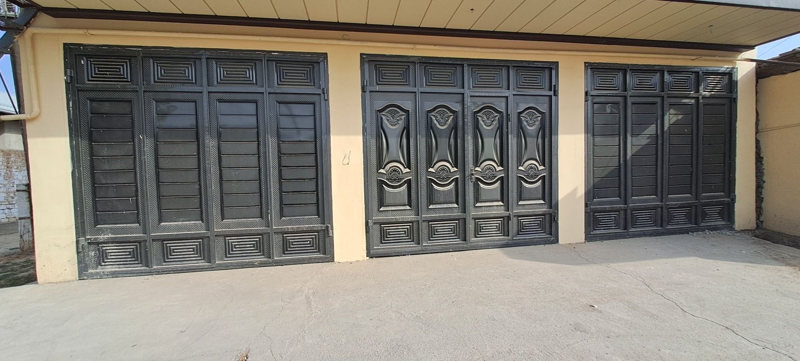 Darvoza 3ta bukiladi