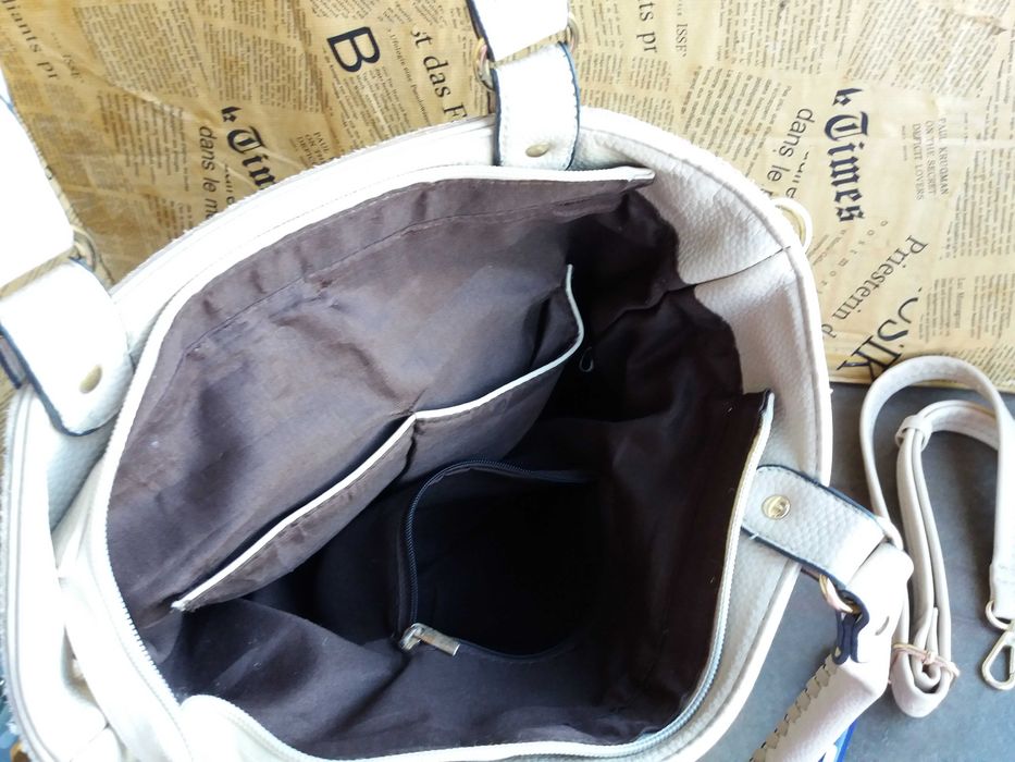 дамска чанта,бежова велурена торба с ресни