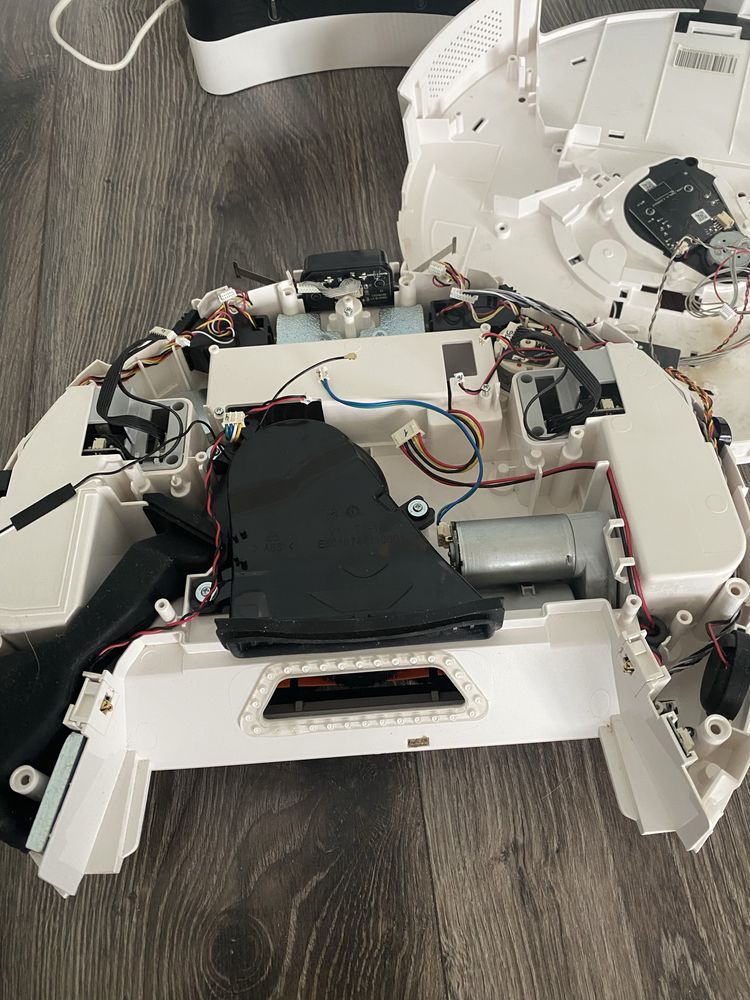 Робот пылесос Xiaomi YM-R1D-W03 на запчасти.