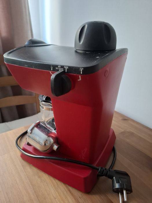 Espressor manual Heinner HEM-200RD, 800W, 3.5 bar, filtru inox, 250 ml