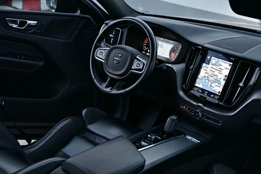 Volvo XC60  AWD R-Desing Led Pano