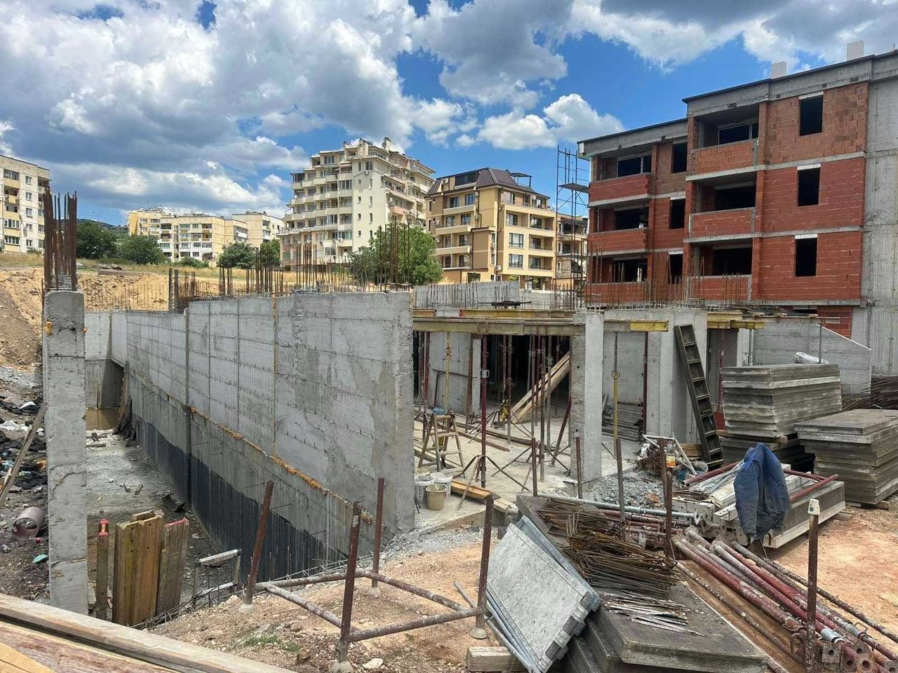 Продава се Двустаен апартамент в Стара Загора, Железник - център - 85 кв.м за 871 €/кв.м - Снимка #1