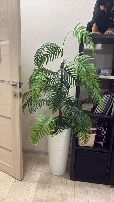 Продам пальму искусственное дерево кашпо. Район Стрелка