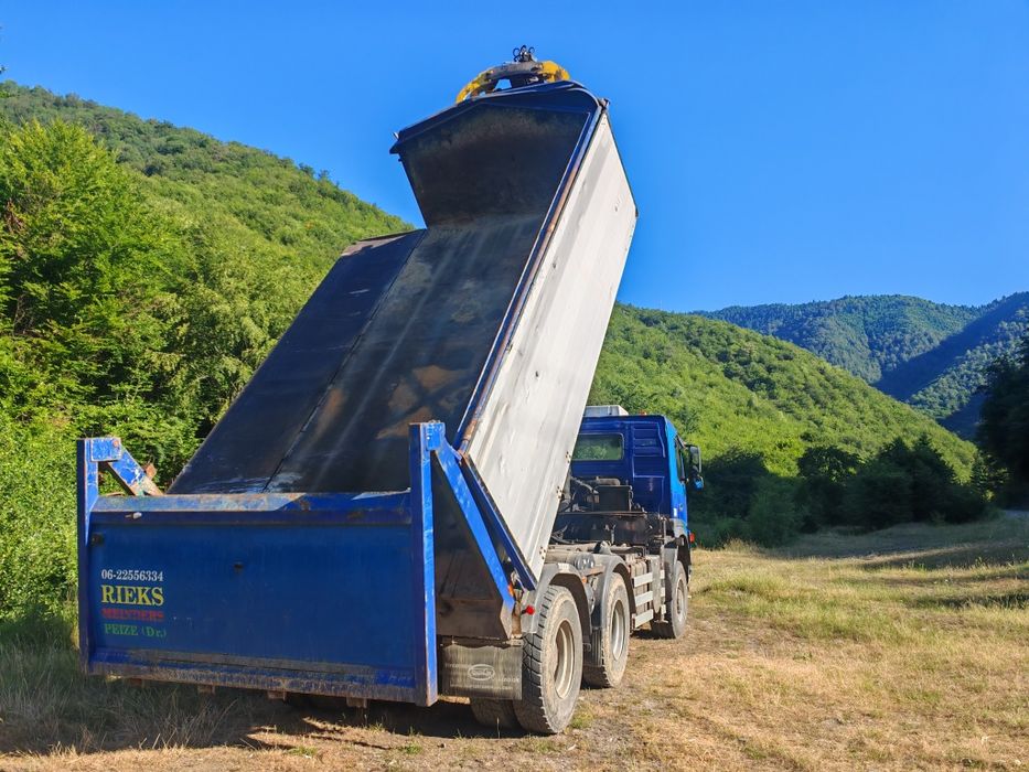Basculanta cu macara Volvo Vand sau schimb.
