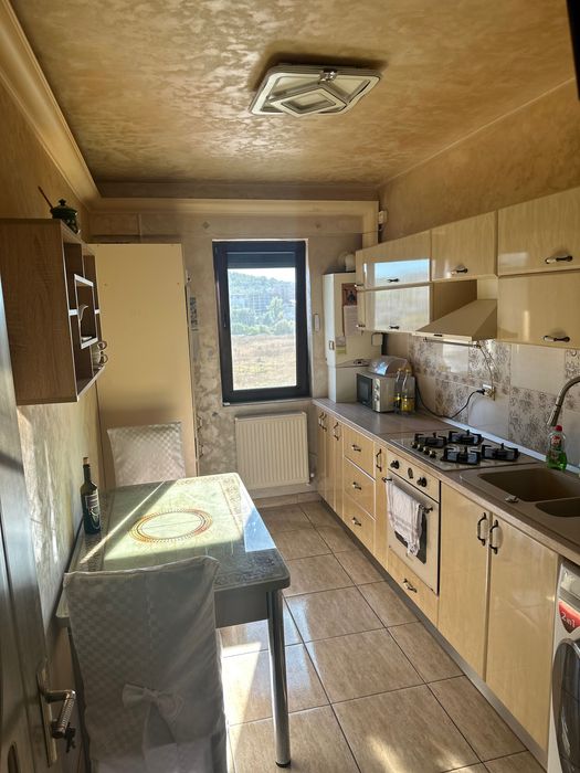 Închiriez ap 2 camere decomandat